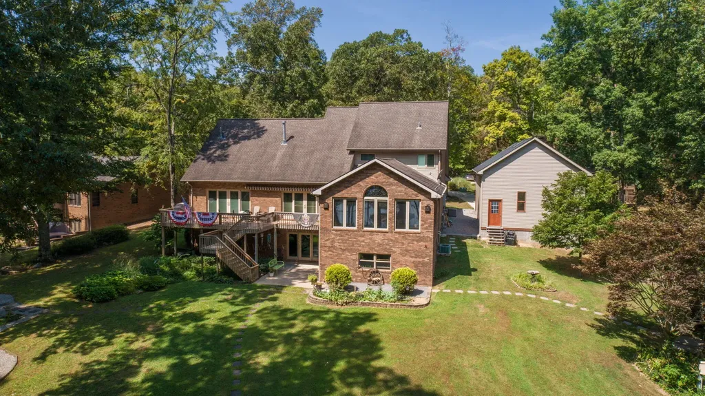 81 Woodridge Lane Murray KY 42071