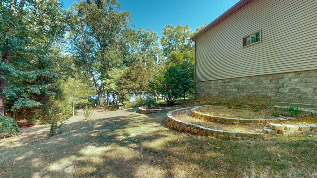 81 Woodridge Lane Murray KY 42071