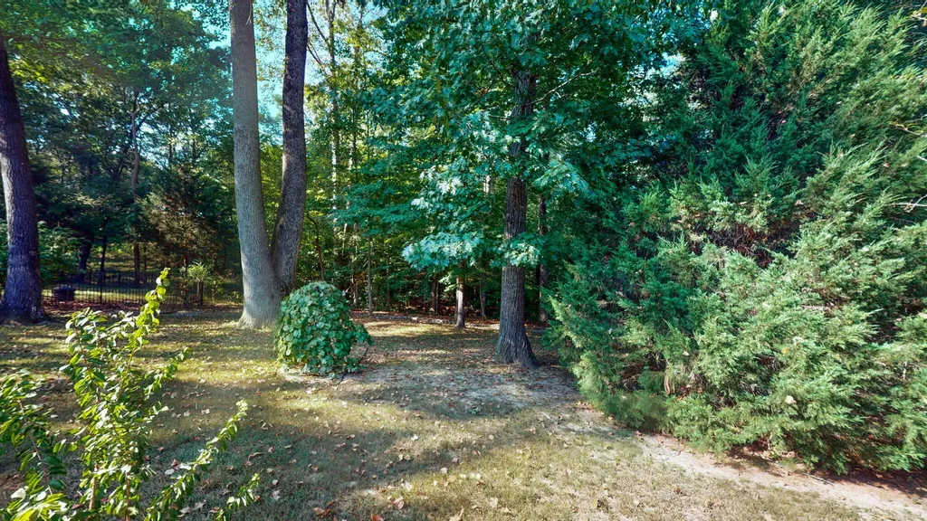 81 Woodridge Lane Murray KY 42071