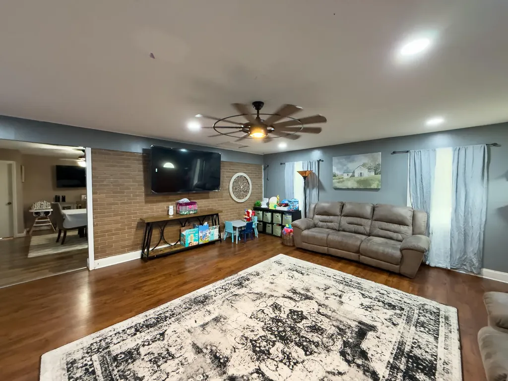 10 Joan Street Williamsburg KY 40769