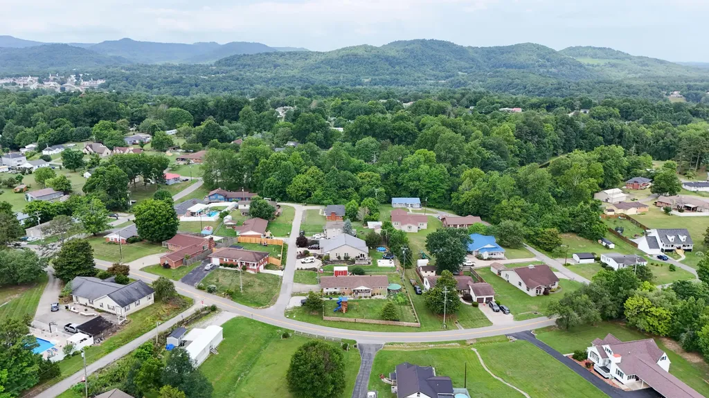 10 Joan Street Williamsburg KY 40769