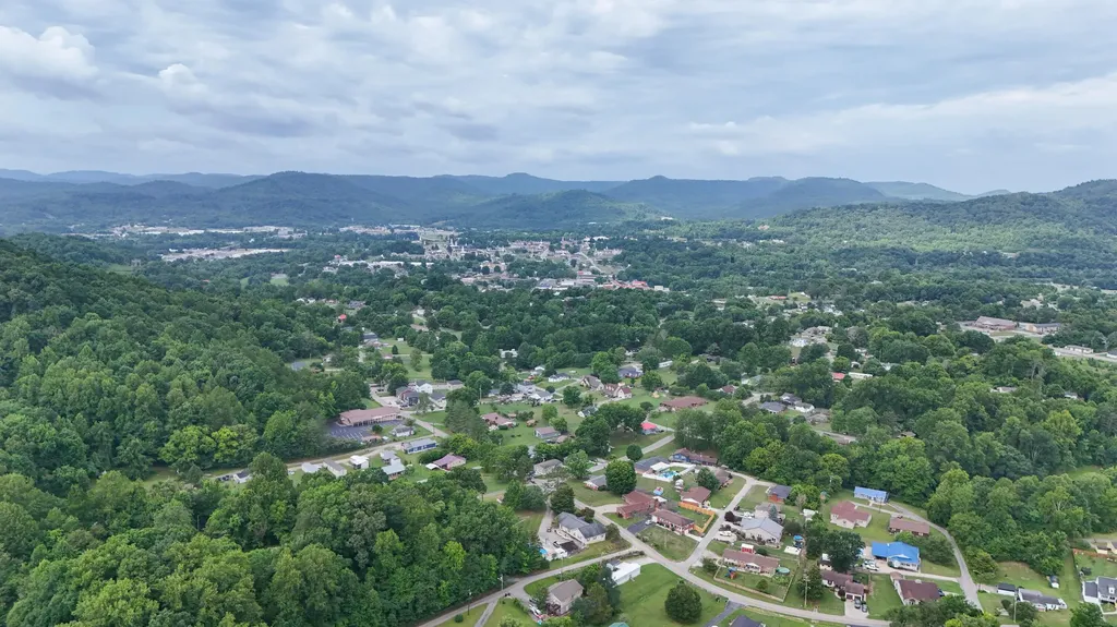 10 Joan Street Williamsburg KY 40769