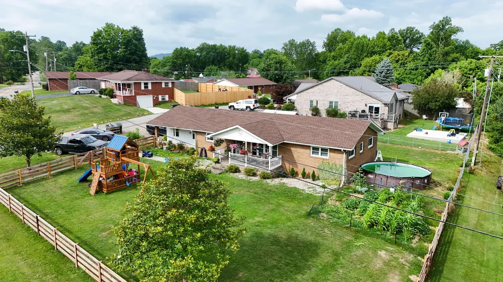 10 Joan Street Williamsburg KY 40769