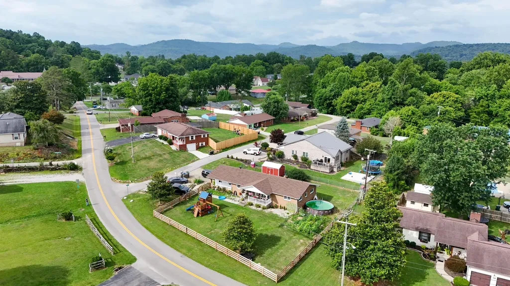10 Joan Street Williamsburg KY 40769