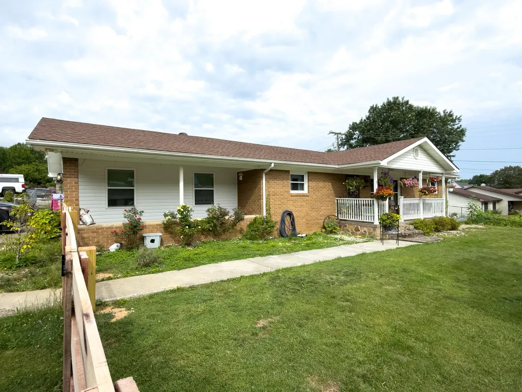 10 Joan Street Williamsburg KY 40769