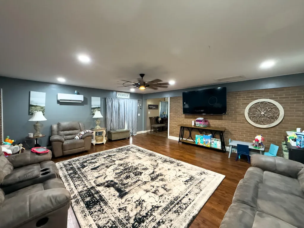 10 Joan Street Williamsburg KY 40769