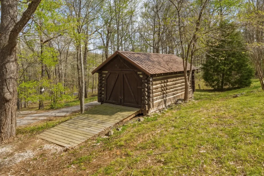 6672 Moors Camp Highway Gilbertsville KY 42044