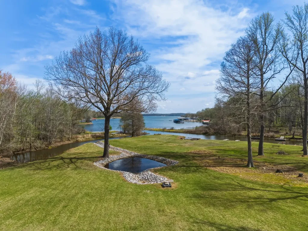 6672 Moors Camp Highway Gilbertsville KY 42044