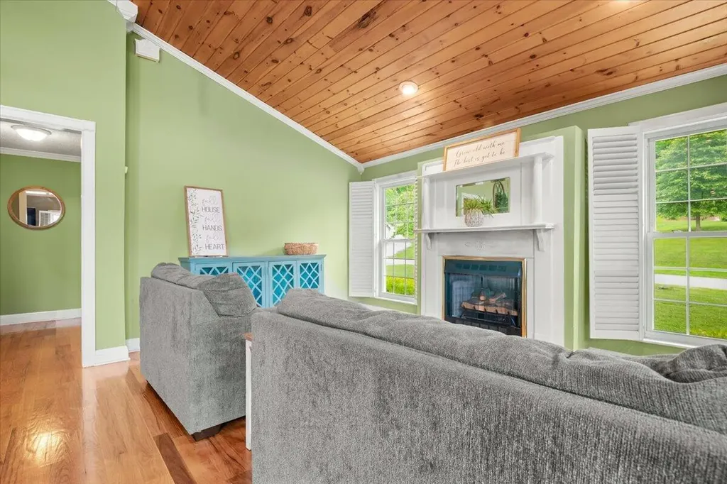 6985 Old Mountain Ash Pike Williamsburg KY 40769