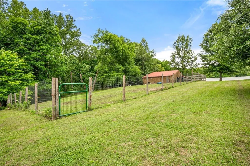 6985 Old Mountain Ash Pike Williamsburg KY 40769