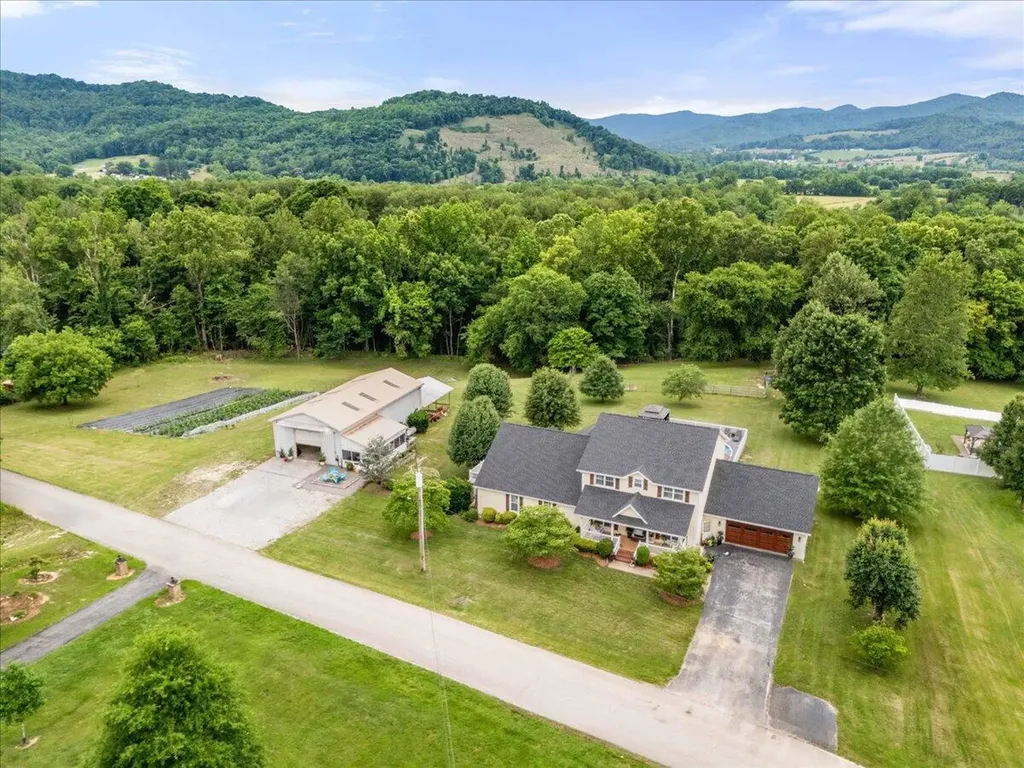 6985 Old Mountain Ash Pike Williamsburg KY 40769
