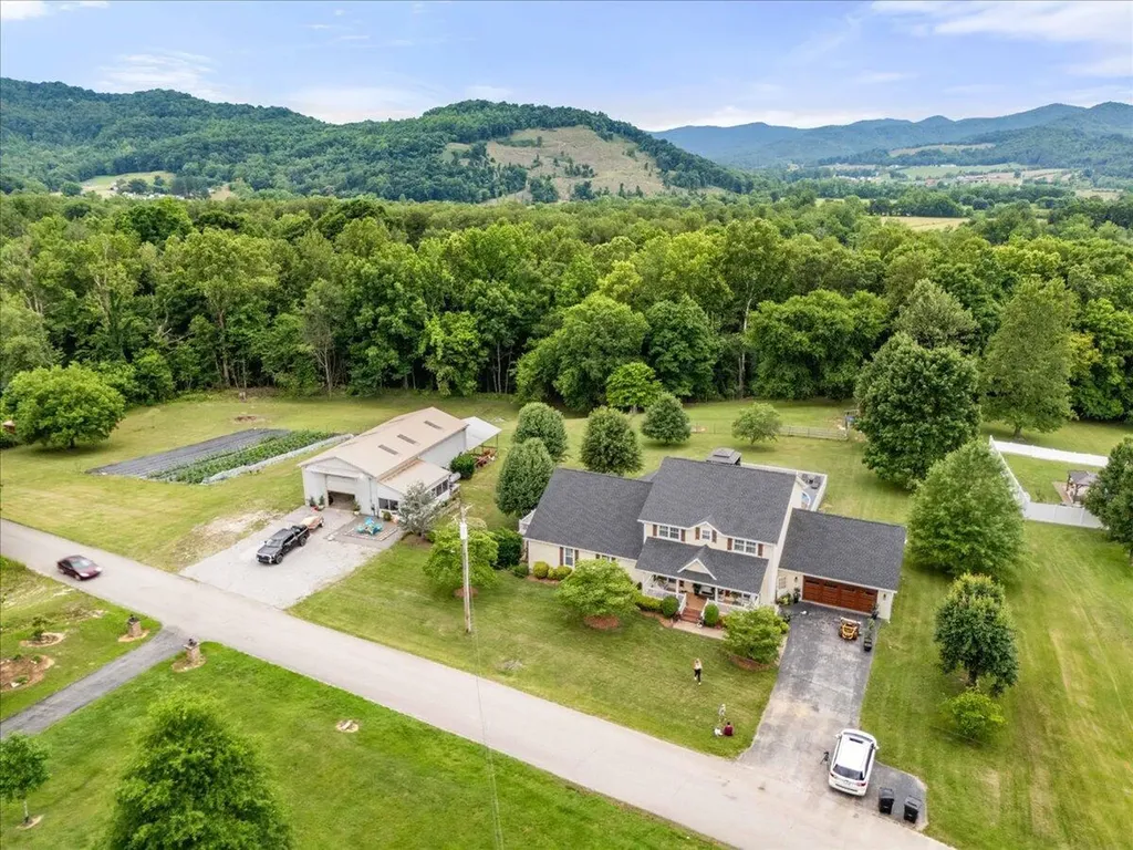 6985 Old Mountain Ash Pike Williamsburg KY 40769