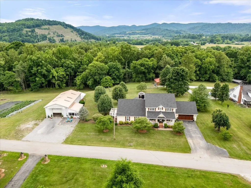6985 Old Mountain Ash Pike Williamsburg KY 40769
