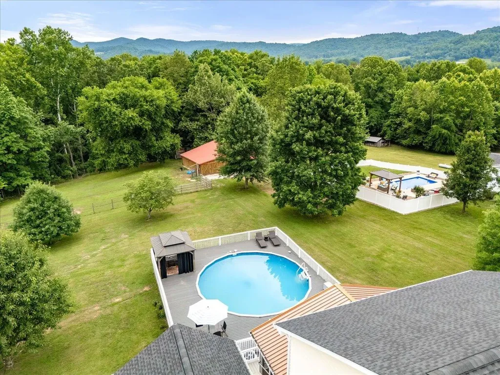 6985 Old Mountain Ash Pike Williamsburg KY 40769