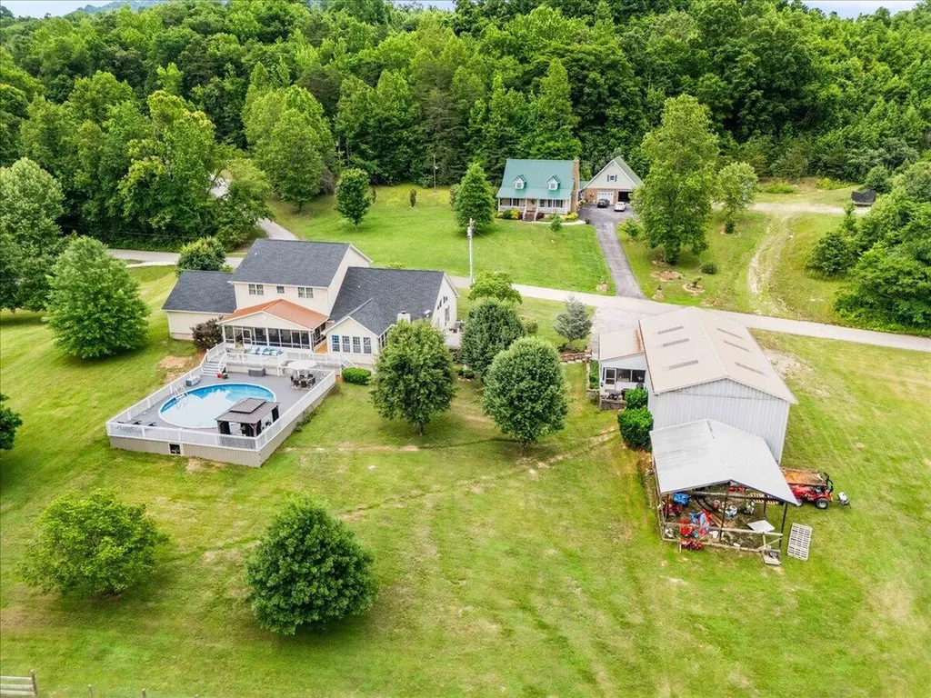 6985 Old Mountain Ash Pike Williamsburg KY 40769