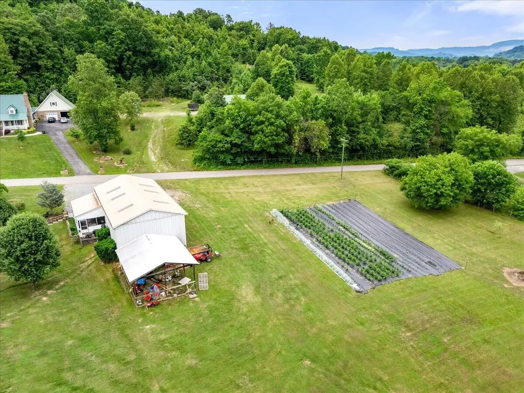 6985 Old Mountain Ash Pike Williamsburg KY 40769
