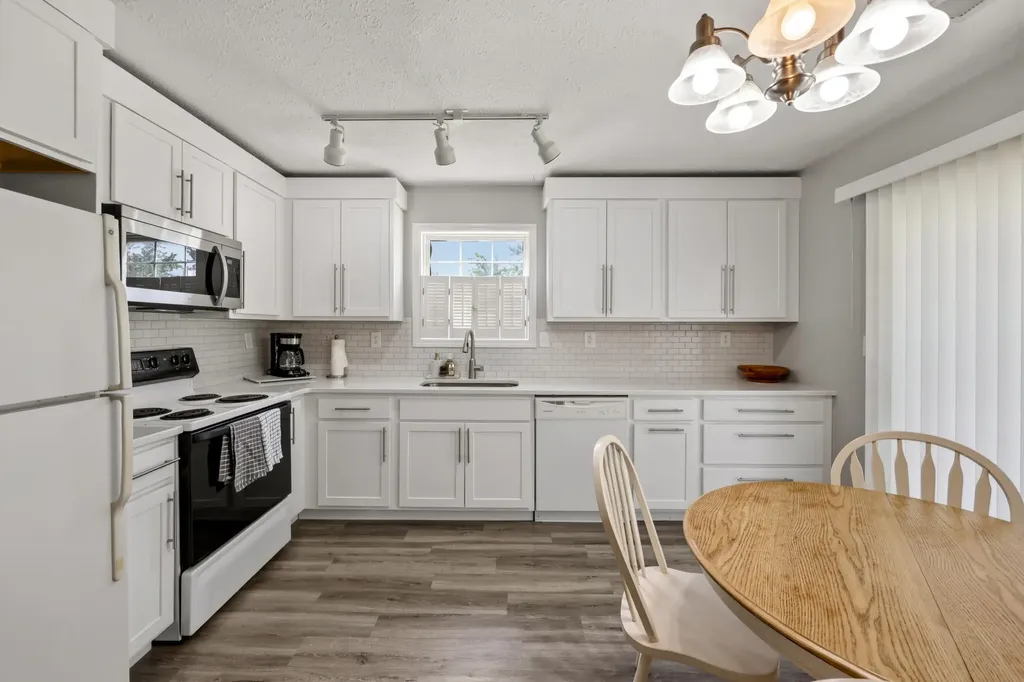 1945 Dark Tower Road Lexington KY 40511