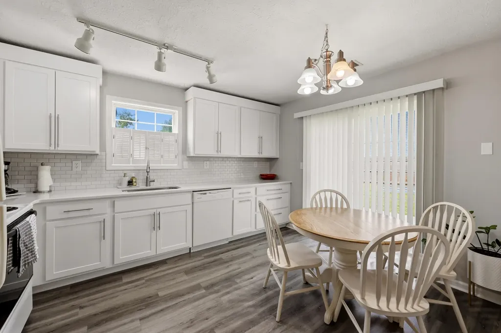 1945 Dark Tower Road Lexington KY 40511
