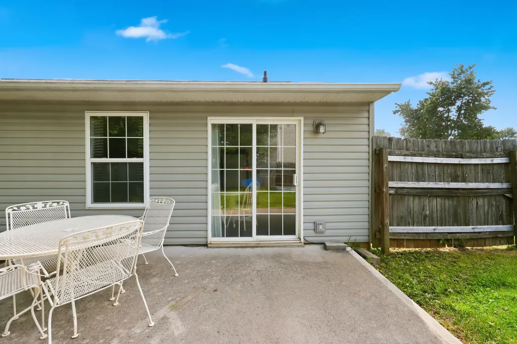 1945 Dark Tower Road Lexington KY 40511