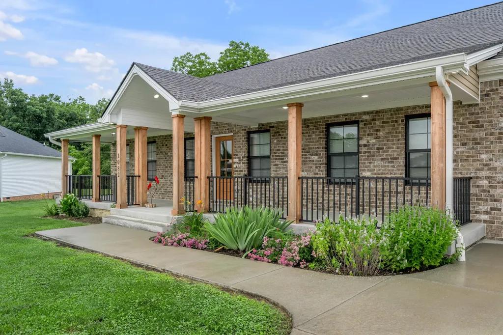 1082 Johns Way Lawrenceburg KY 40342