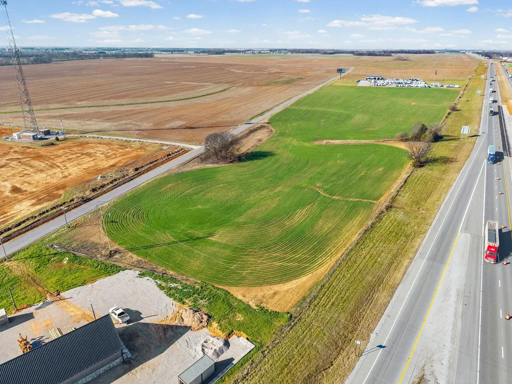2500 2500 Walter Garrett Ln Lane Oak Grove KY 42262