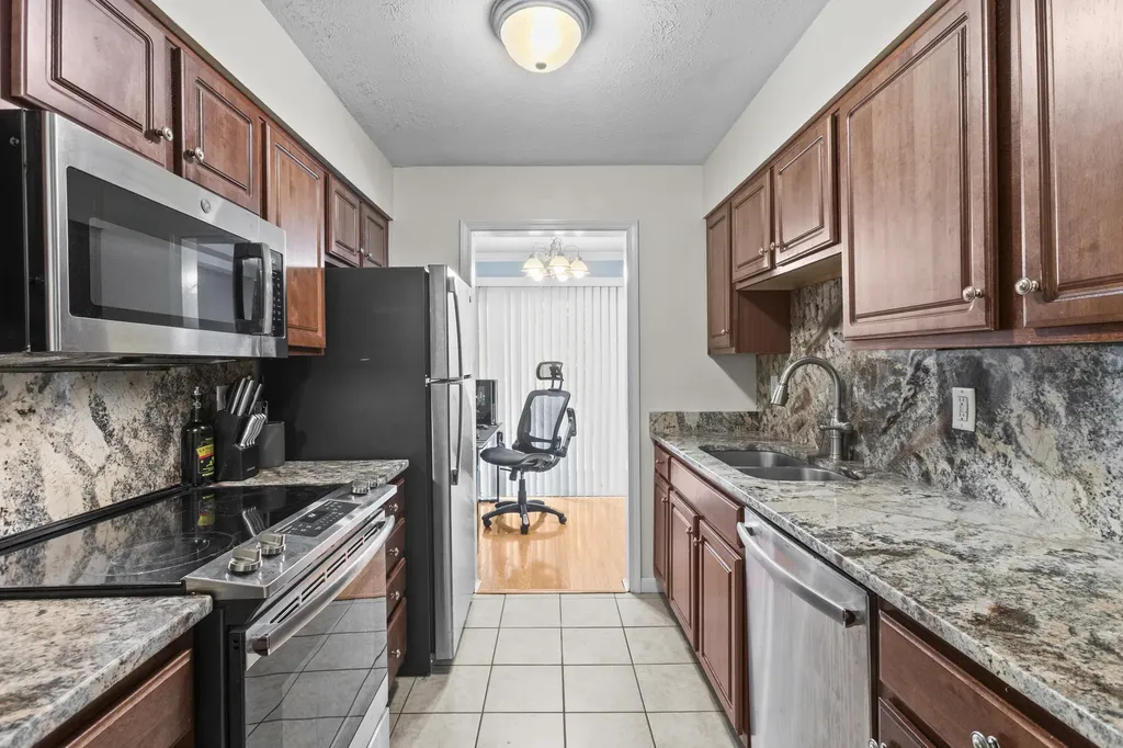 4410 Wisteria Landing Circle Louisville KY 40218