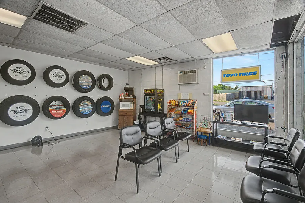 1079 N Main Street Hopkinsville KY 42240