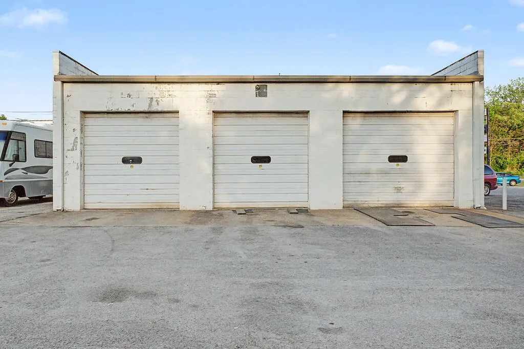 1079 N Main Street Hopkinsville KY 42240