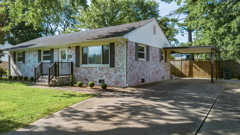 143 Iroquois Drive Paducah KY 42001