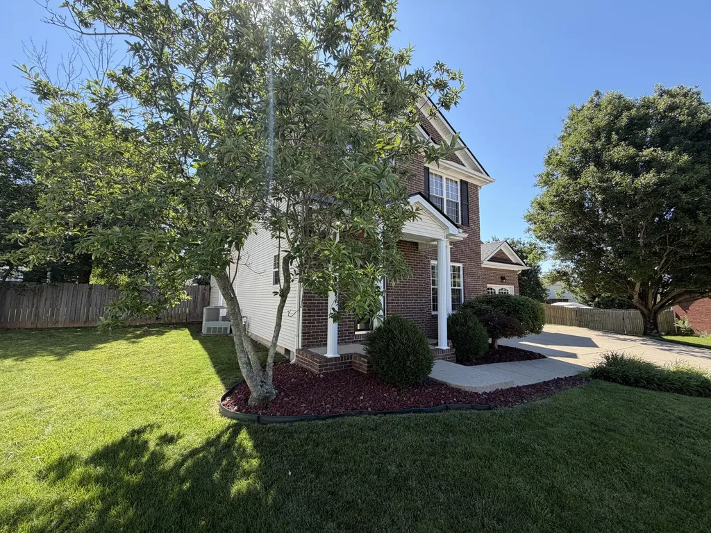 205 Dundee Court Versailles KY 40383