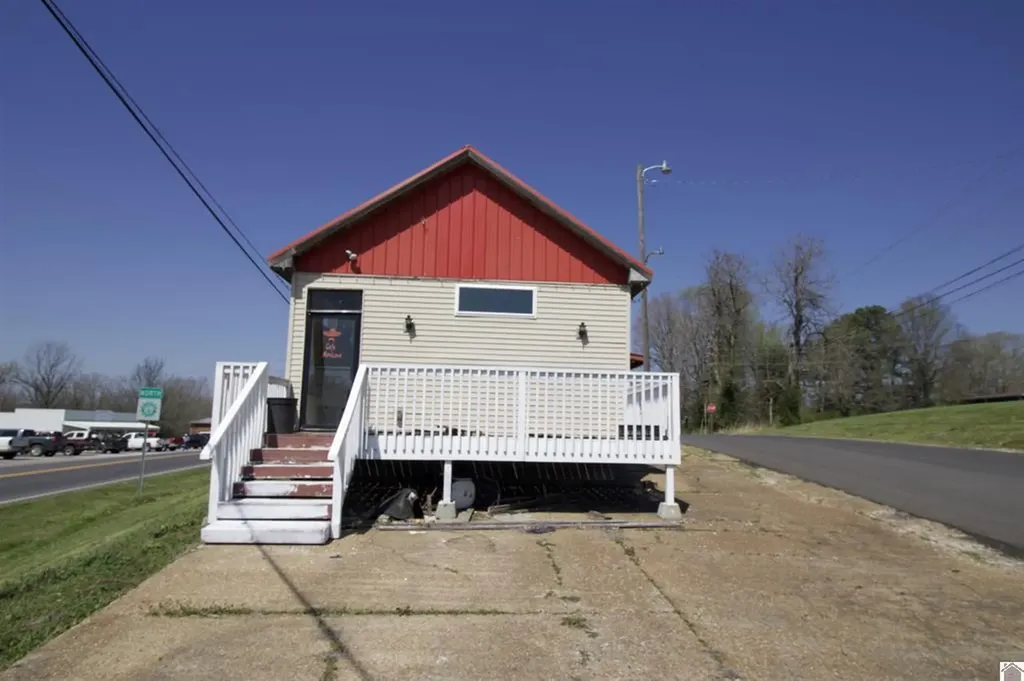 28 Elm Street Bardwell KY 42023