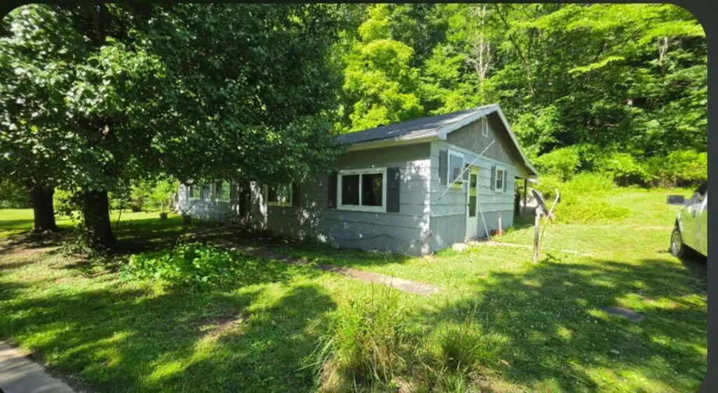 582 Clifton Road Frenchburg KY 40322