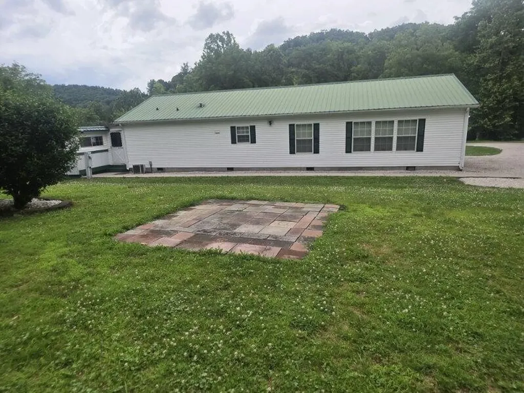 75 Cornwell Station Road Frenchburg KY 40322