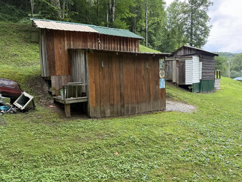 75 Cornwell Station Road Frenchburg KY 40322