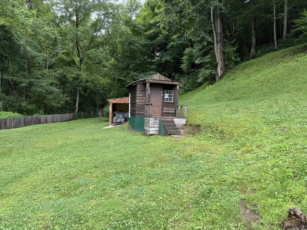 75 Cornwell Station Road Frenchburg KY 40322