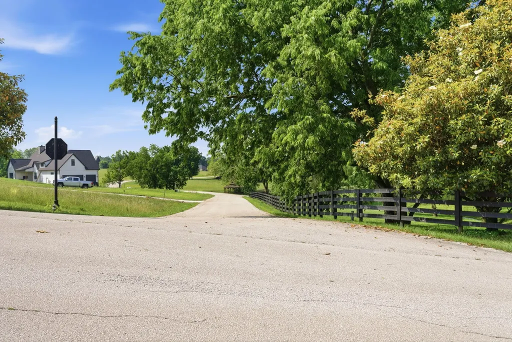 27 Walnut Hill Court Cynthiana KY 41031