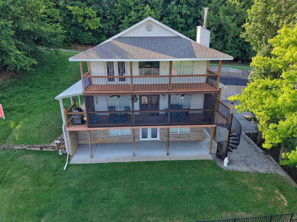 141 S Ash Street Kuttawa KY 42055