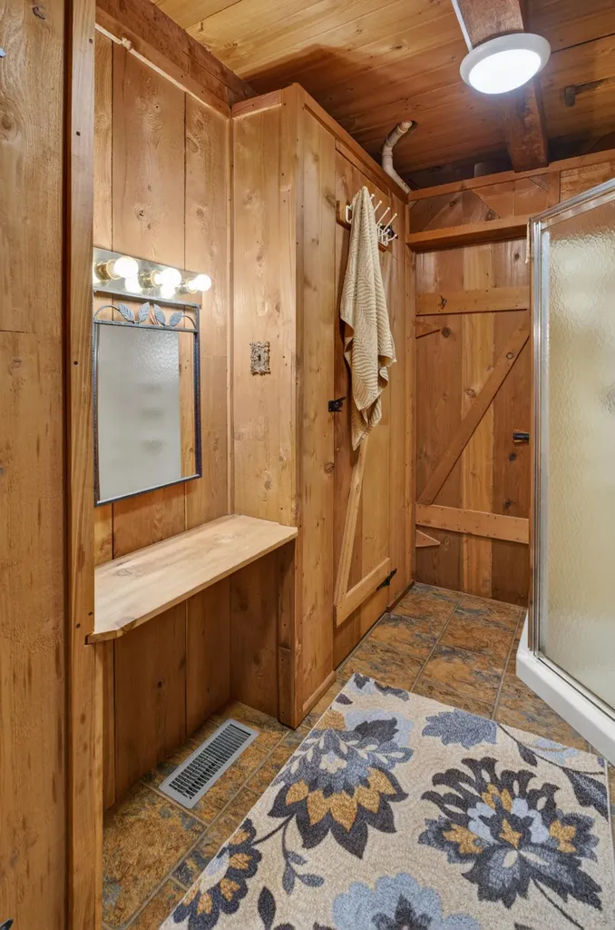 848 Paradise Road Grand Rivers KY 42045