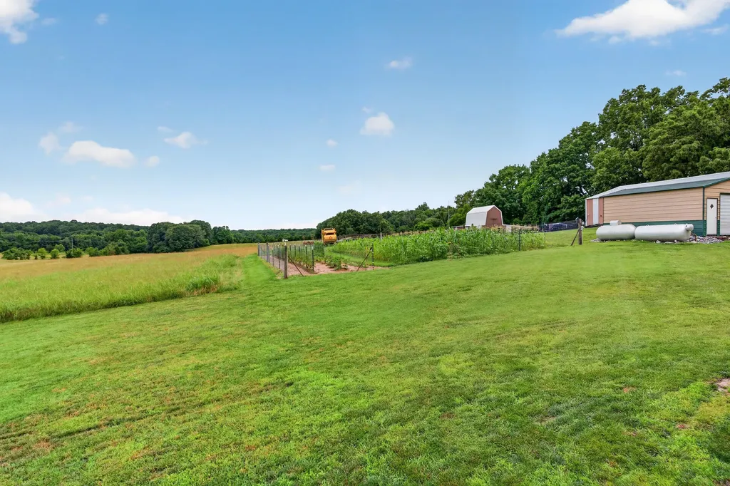 848 Paradise Road Grand Rivers KY 42045