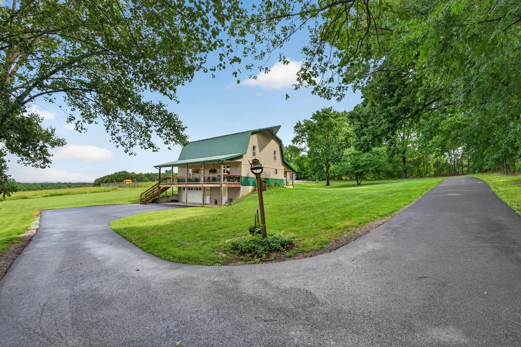 848 Paradise Road Grand Rivers KY 42045