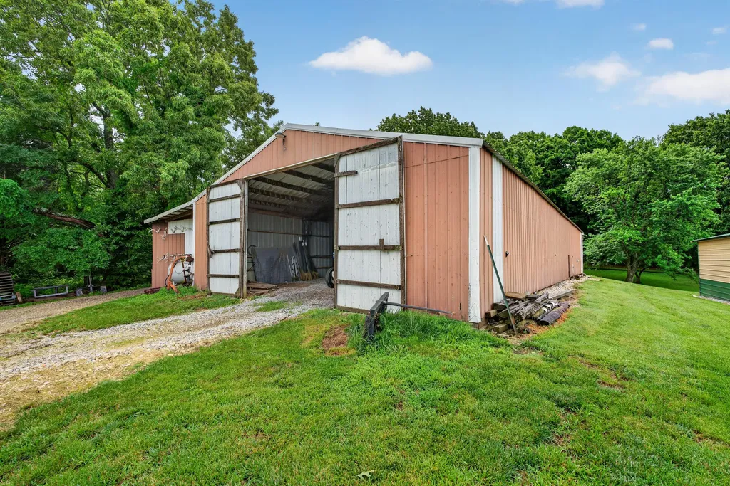 848 Paradise Road Grand Rivers KY 42045