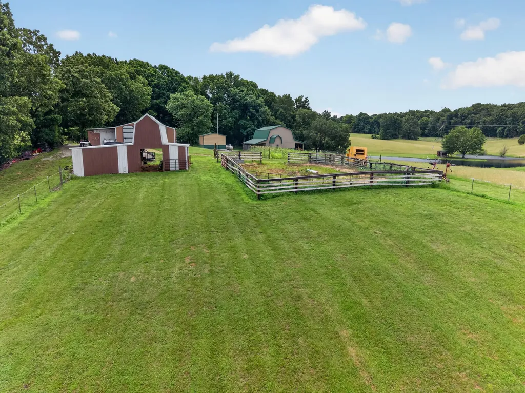 848 Paradise Road Grand Rivers KY 42045