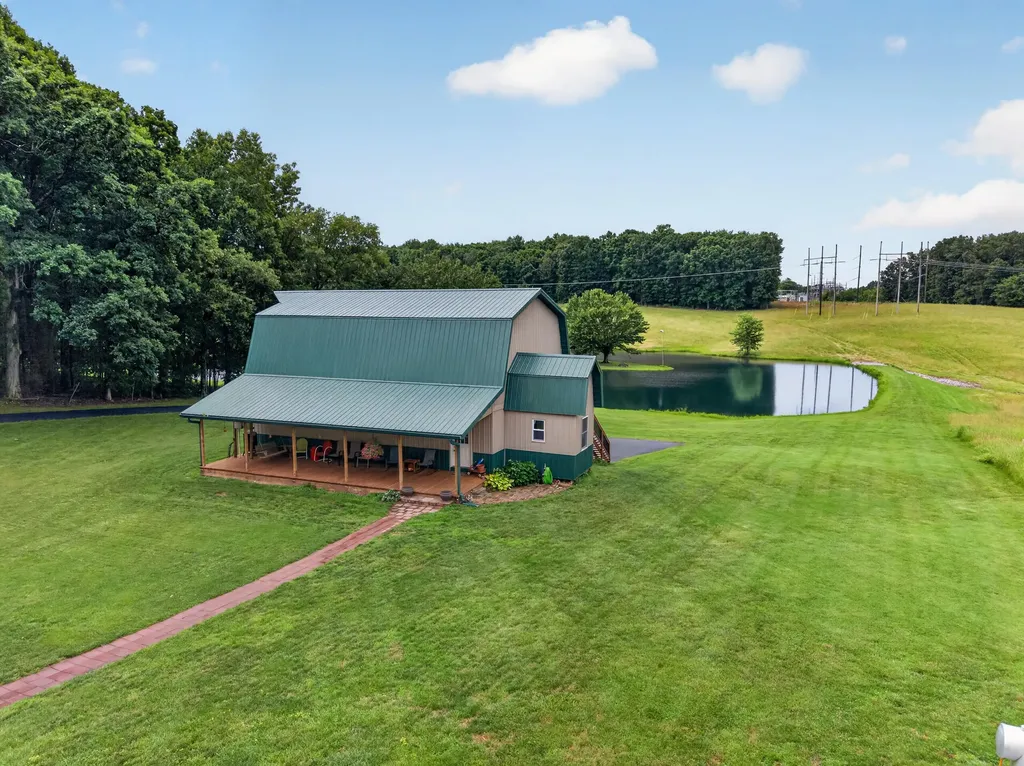 848 Paradise Road Grand Rivers KY 42045