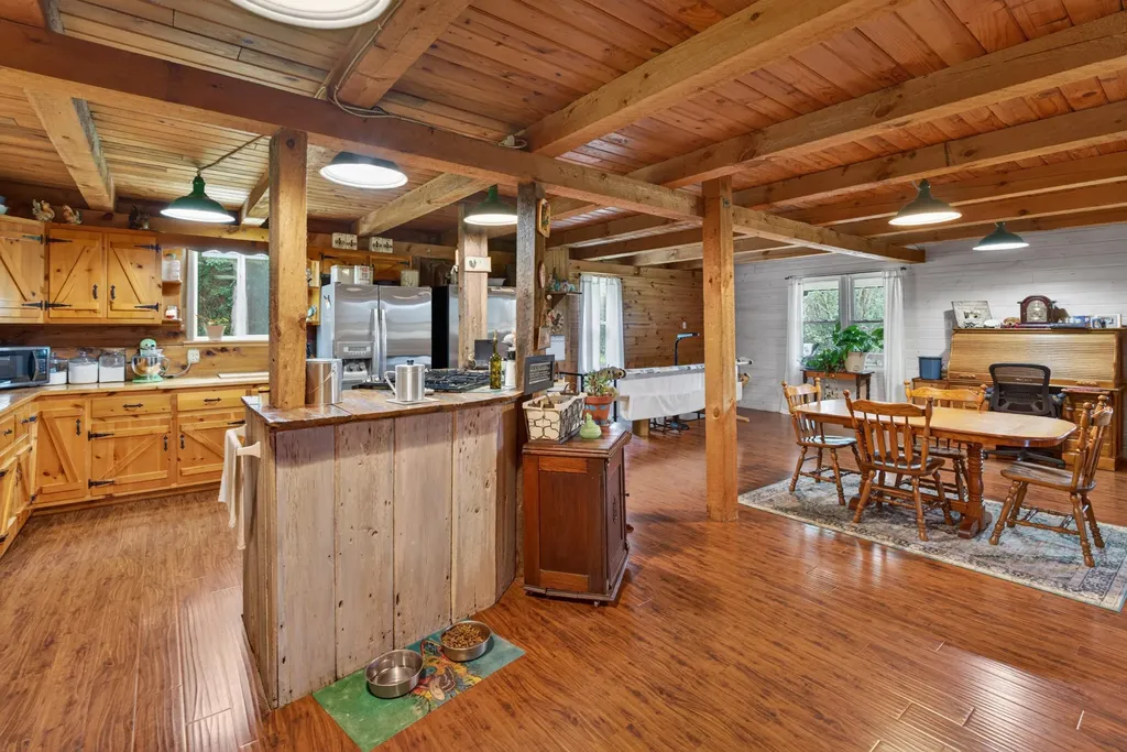 848 Paradise Road Grand Rivers KY 42045
