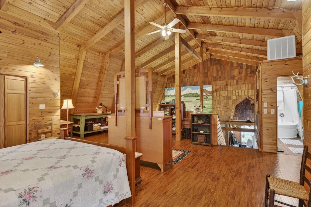 848 Paradise Road Grand Rivers KY 42045