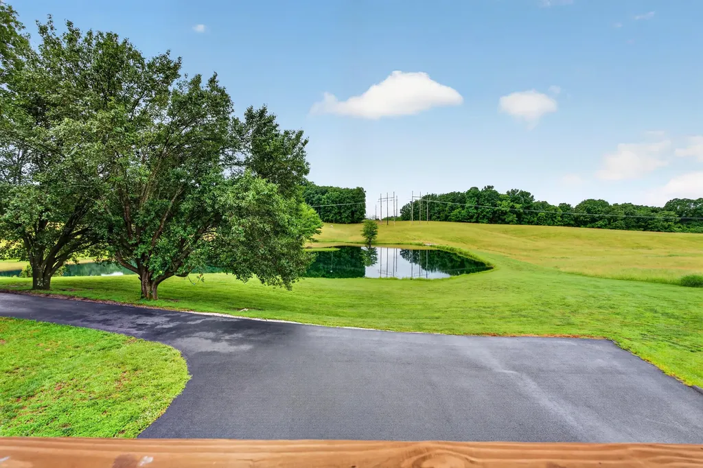 848 Paradise Road Grand Rivers KY 42045