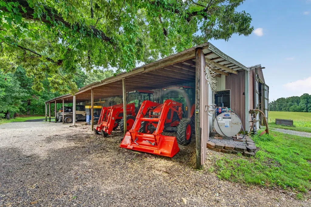 848 Paradise Road Grand Rivers KY 42045