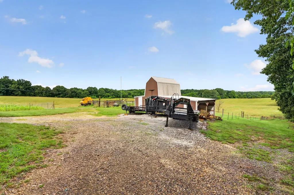 848 Paradise Road Grand Rivers KY 42045