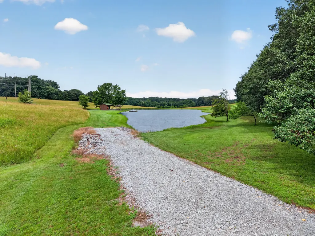 848 Paradise Road Grand Rivers KY 42045