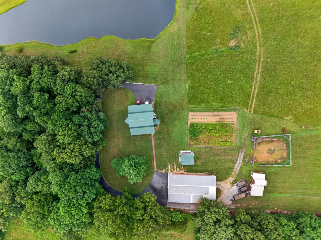 848 Paradise Road Grand Rivers KY 42045